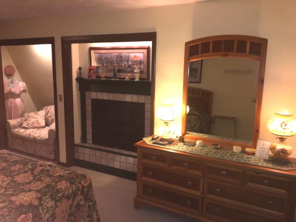Red Barn Village Bed & Breakfast Bed & Breakfast Clarks Summit