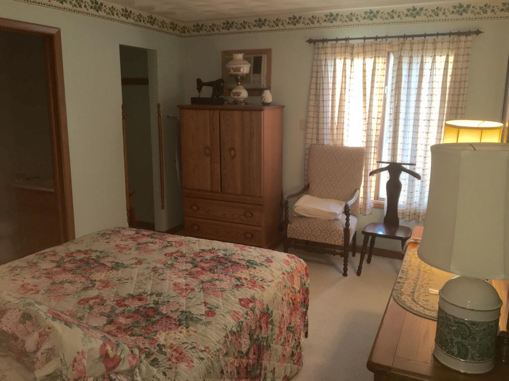 Red Barn Village Bed & Breakfast Bed & Breakfast Clarks Summit