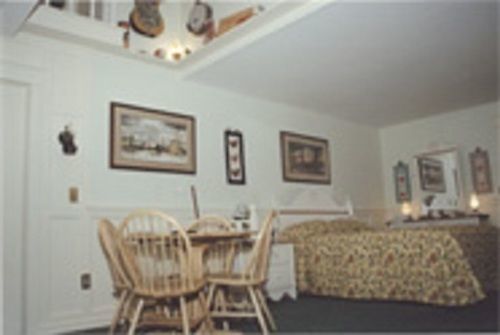 Red Barn Village Bed & Breakfast Bed & Breakfast Clarks Summit