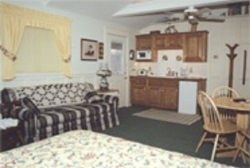 Red Barn Village Bed & Breakfast 2*
